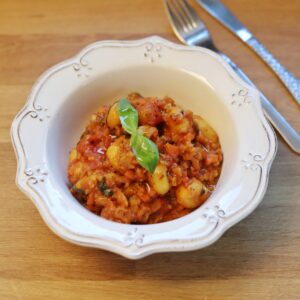 Vegán bolognai ragu gnocchival