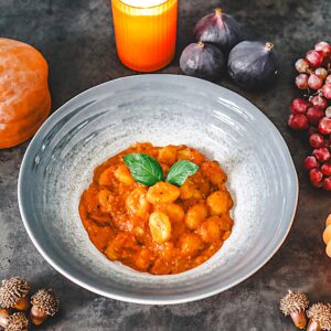 Vegán "tejszínes" kolbászos gnocchi